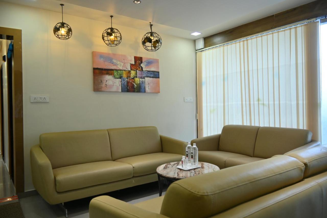Hotel Royal Ican Sindhubhavan Road Ахмедабад Екстериор снимка