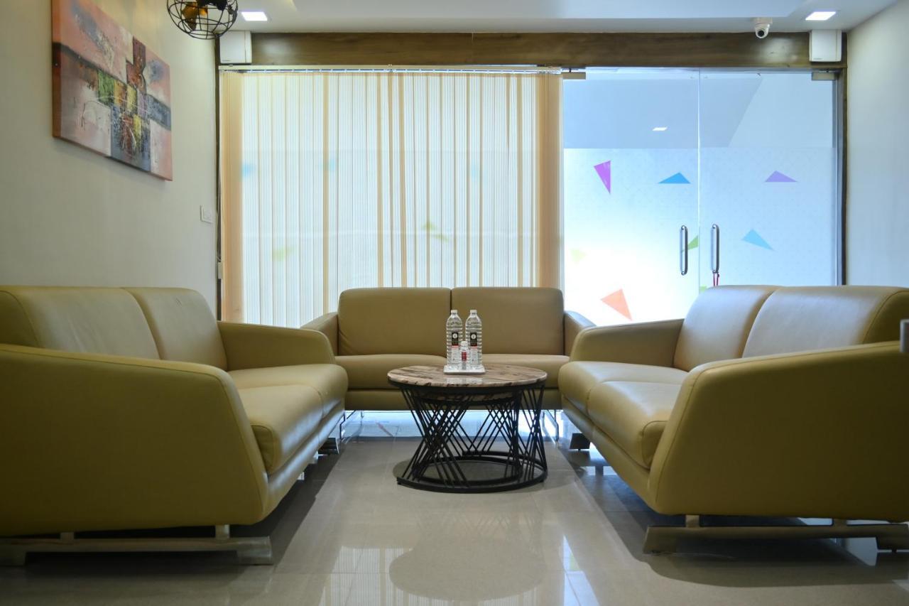 Hotel Royal Ican Sindhubhavan Road Ахмедабад Екстериор снимка